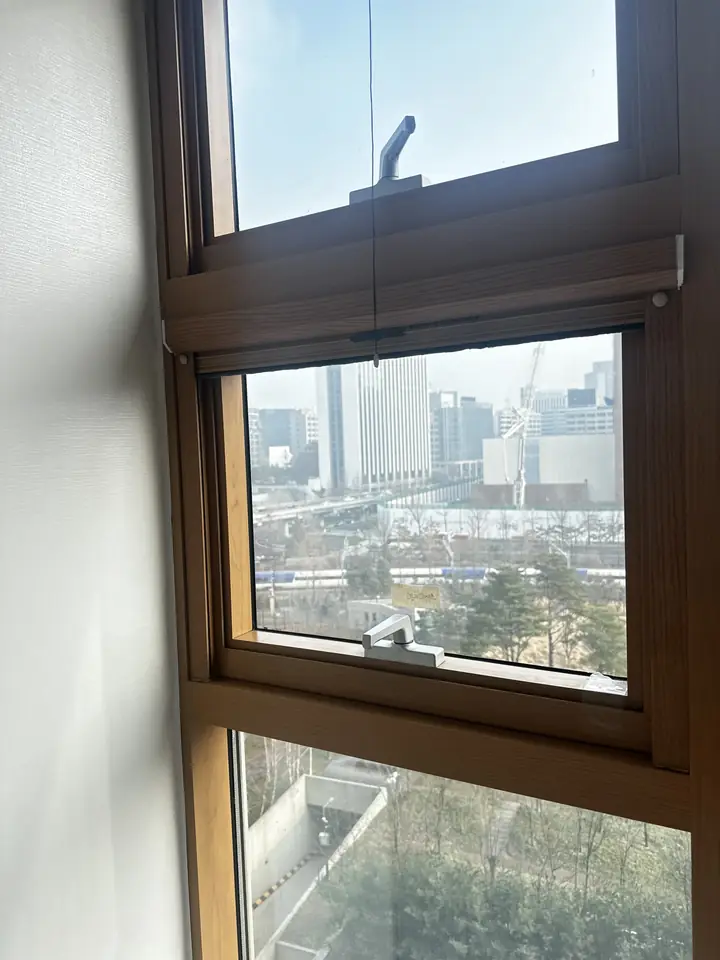 완전히 안열리는 프로젝트 창문 수리 이전