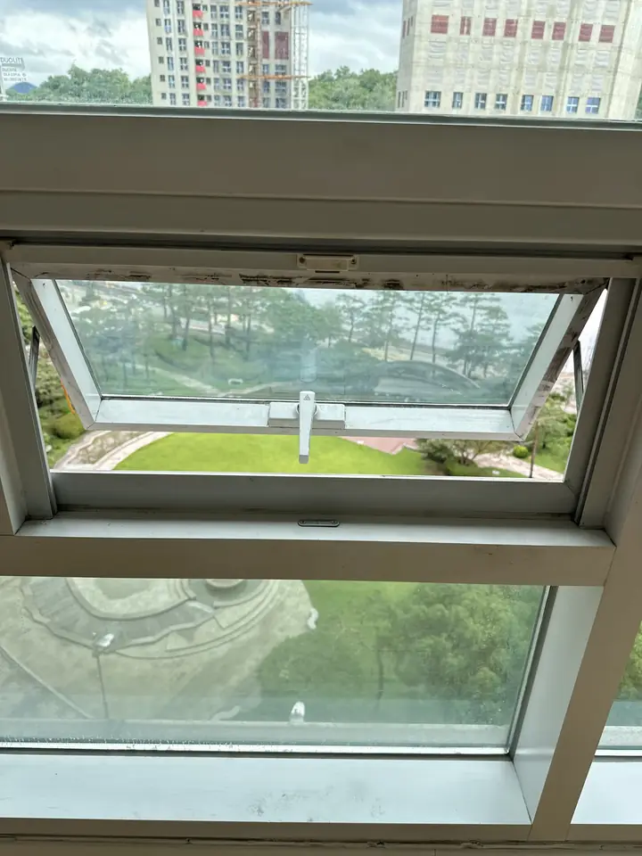 비틀어진 프로젝트 창문 수리 이후