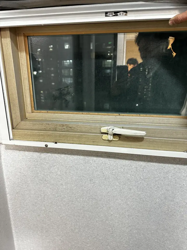 틀어진 프로젝트 창문 수리 이후